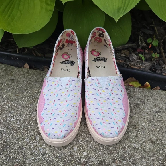 Toms X Randy's Donut Sprinkle Shoes Limited Edition - Picture 1 of 8